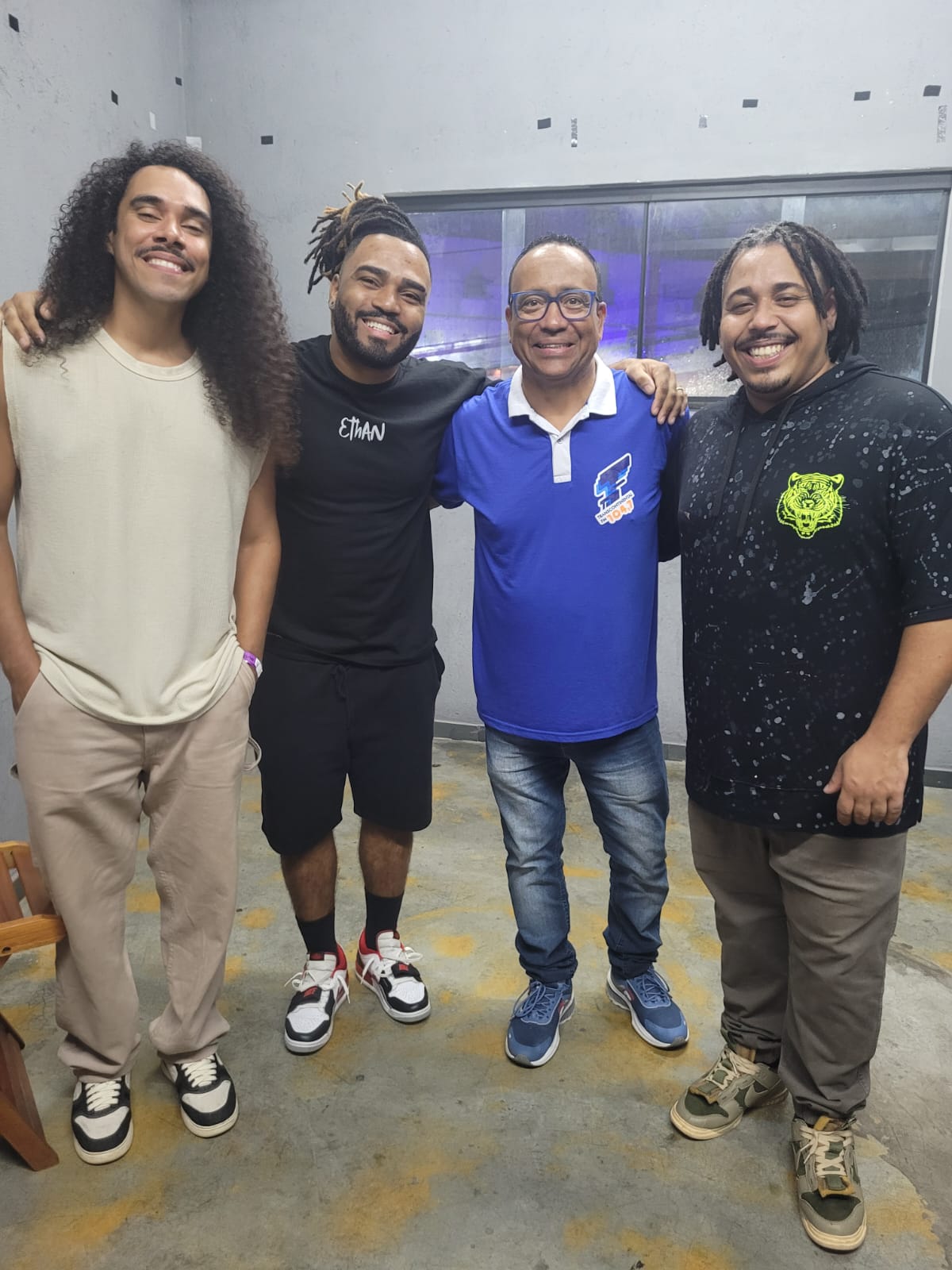 Acústico da Trans com ferrugem e Grupo Aballou